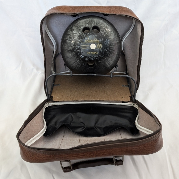 Columbia 300 White Dot 12.6 lbs Silver Swirl Bowling Ball & Talon Leather Case - Picture 3 of 15